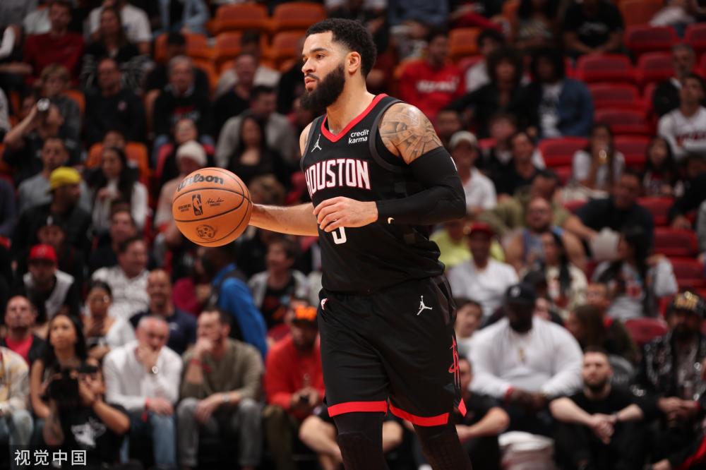 一个篮球新 一个篮球新