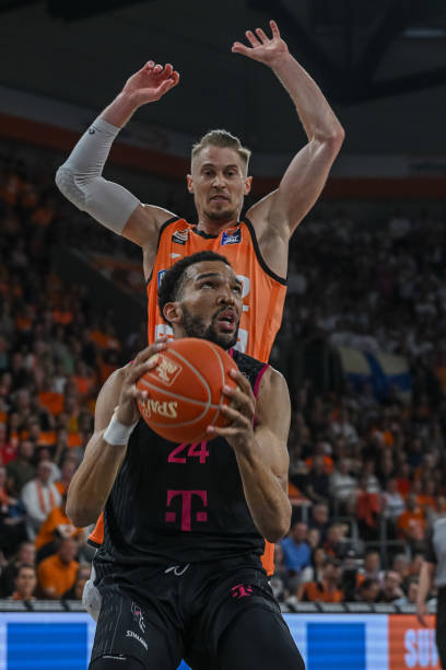 携手共度难 携手共度难